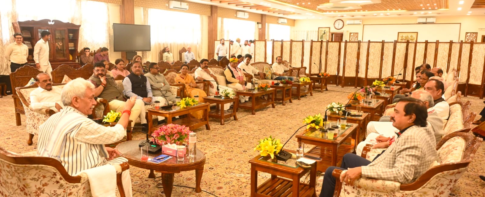 ' Parliamentary Standing Committee on Petroleum & Natural Gas, calls on LG Manoj Sinha'