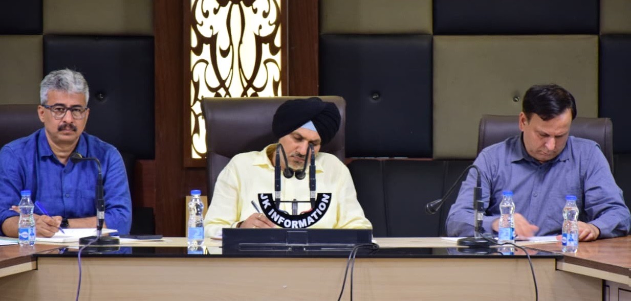 'J&K: Vikramjit Singh assesses impact of West Asia Crisis with industrial associations'