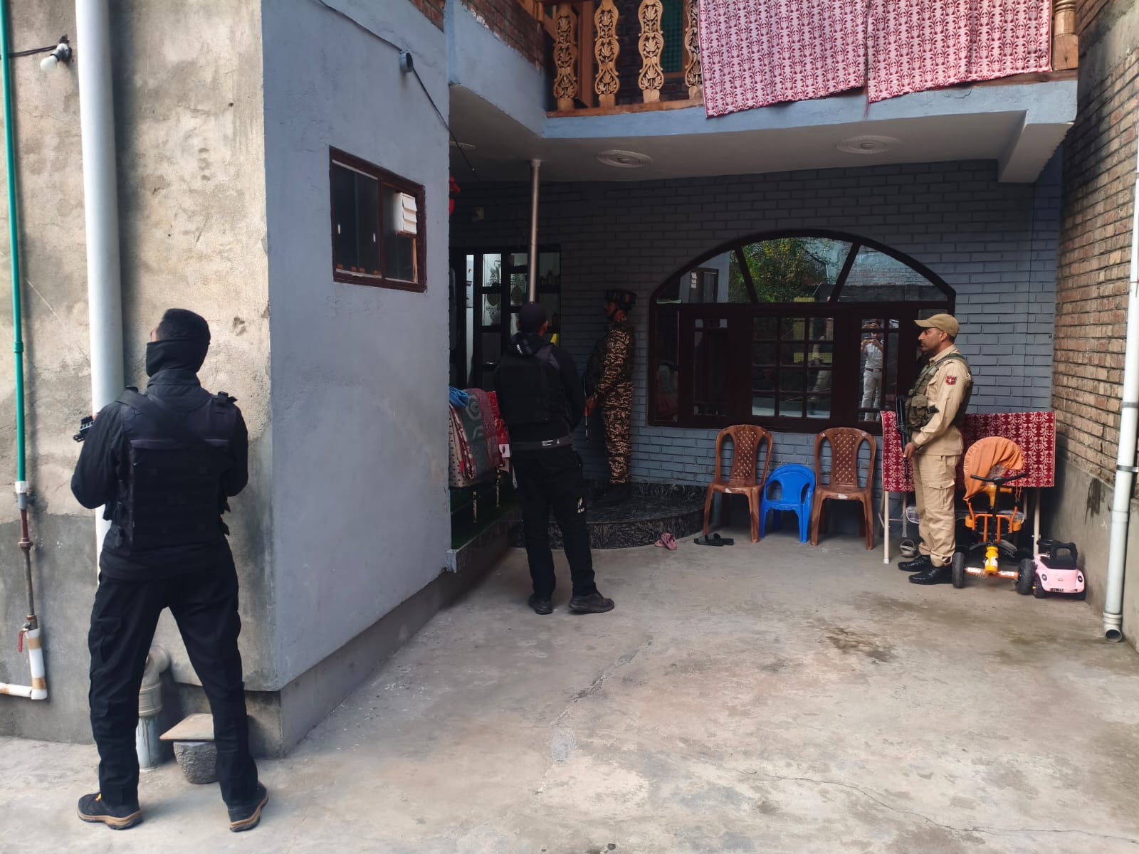 Srinagar Police raids residences of 21 OGWs linked to Terror Groups 