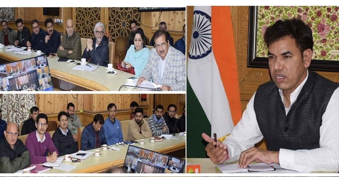 Div Com Kashmir assesses flood situation; directs  functioning of Control Rooms in all districts