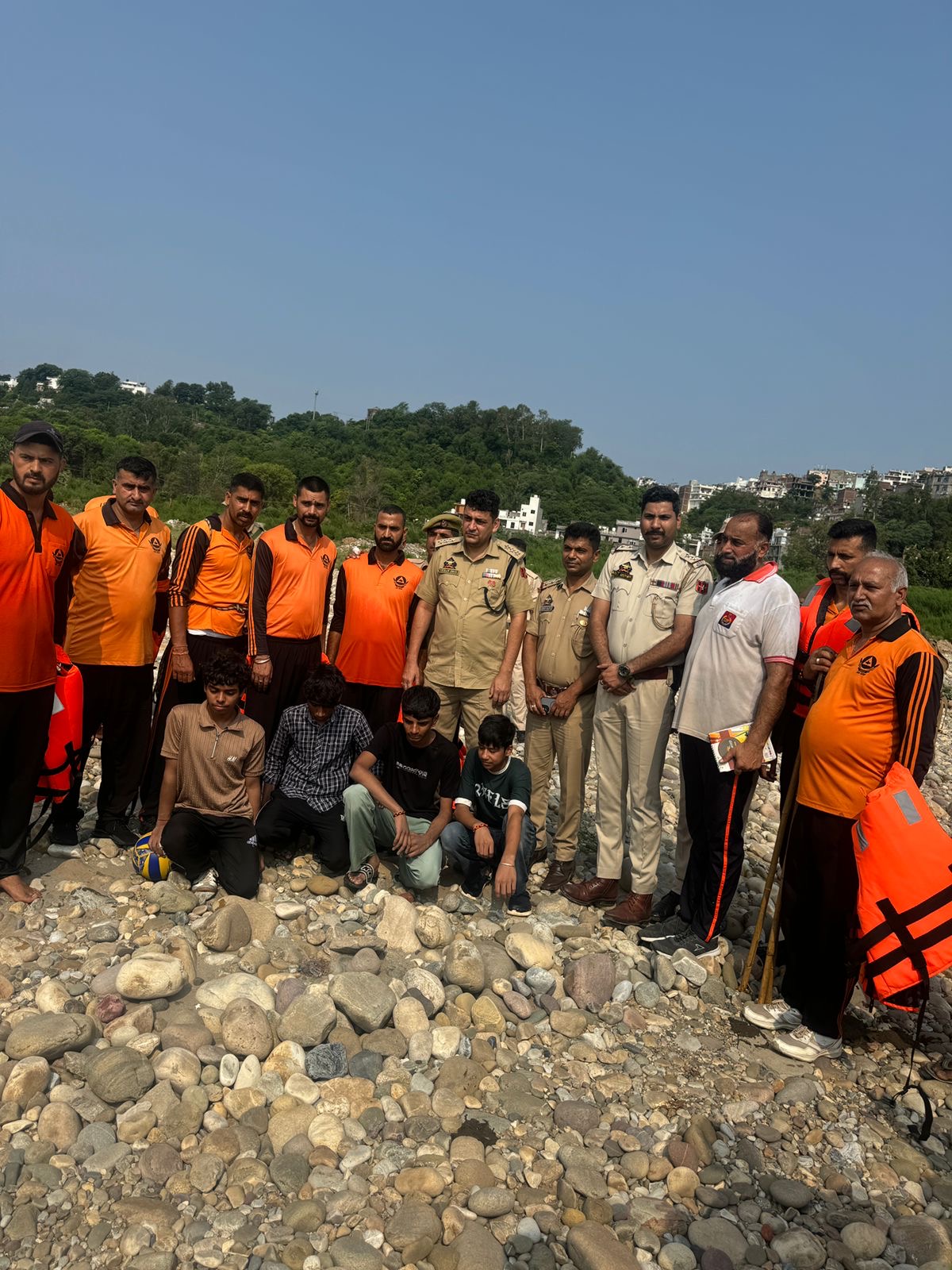 'Jammu Police and SDRF rescue 4 Children '