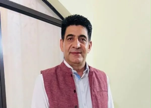 'Tears  in eyes of  MLA Larmi were of hapiness : Minister Altaf Kaloo'