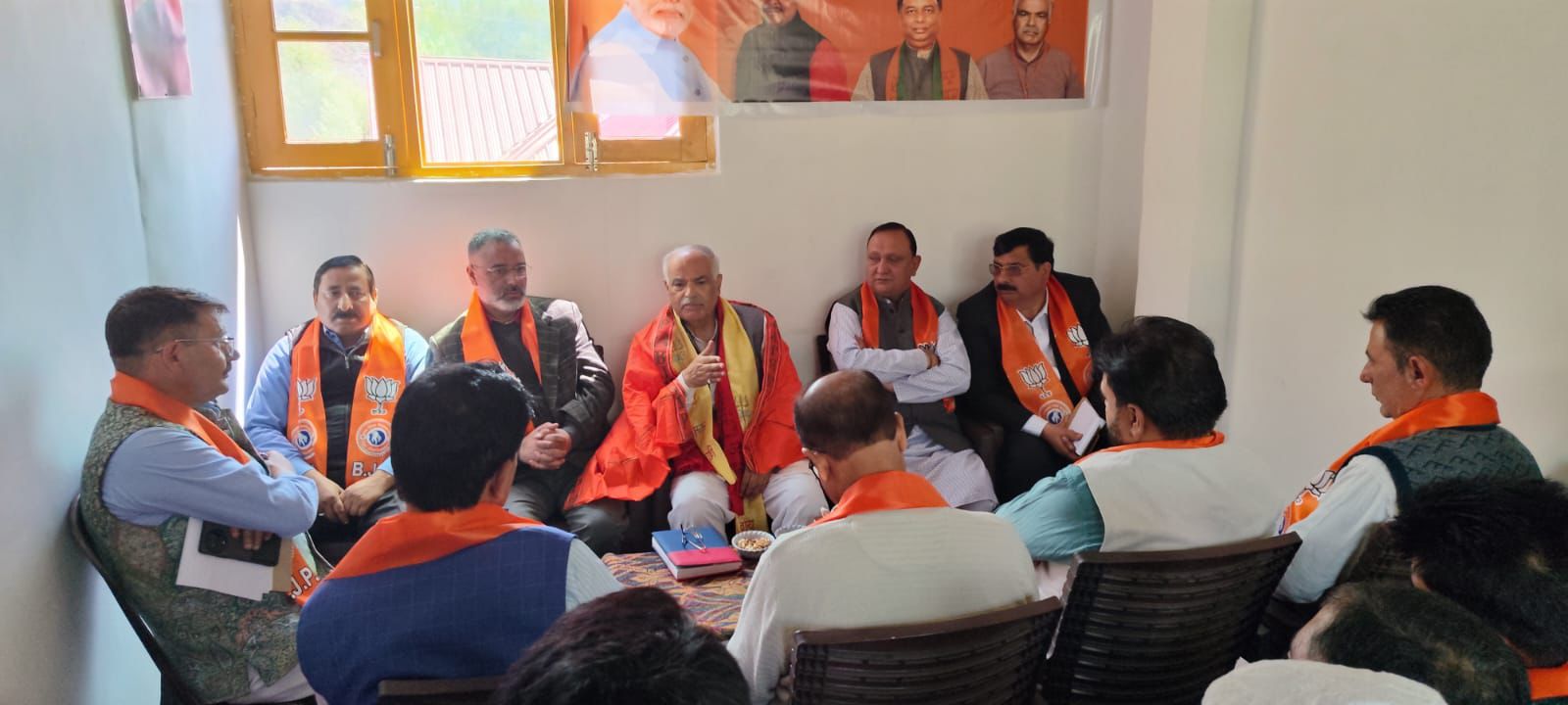 Ashok Koul reviews  BJP's programmes, pushes for team building & mass connect in Ganderbal 