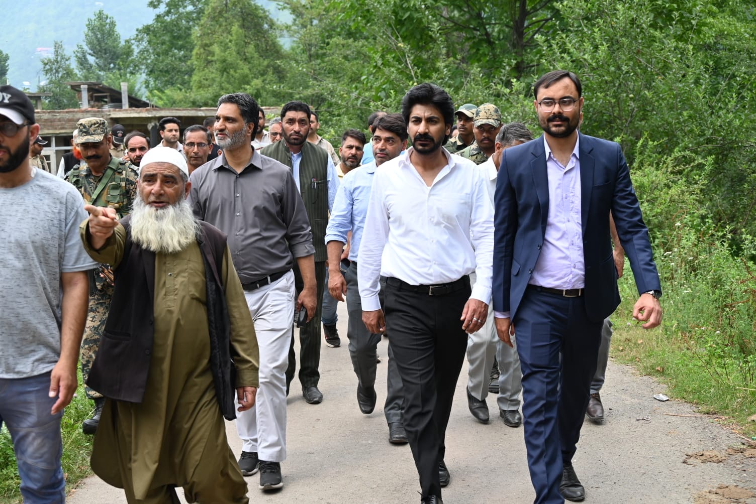 'DC Baramulla orders Night Stays by Senior Officers in Border Vibrant Villages of Uri'