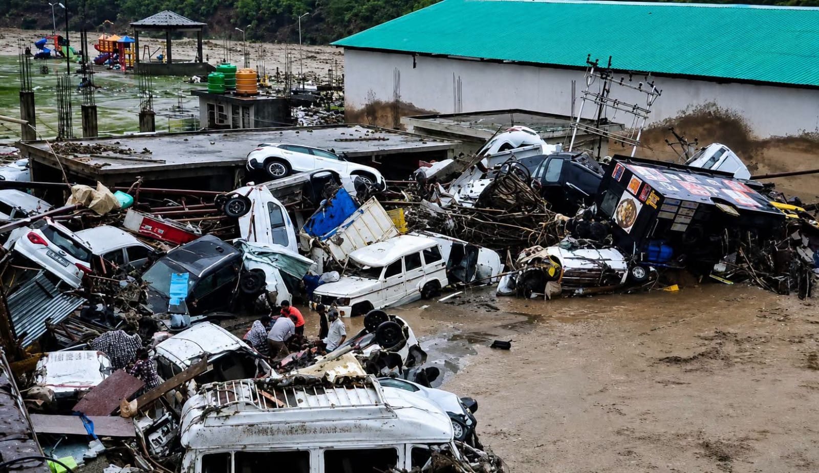 10 Dead in Flash floods , Landslides after Heavy Rains in Poonch, Rajouri ; LG , CM review Situation 