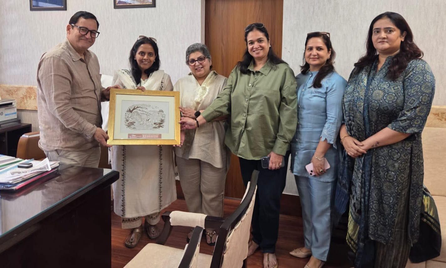 'Minister Javid Dar meets delegation of FICCI Ladies Organisation'