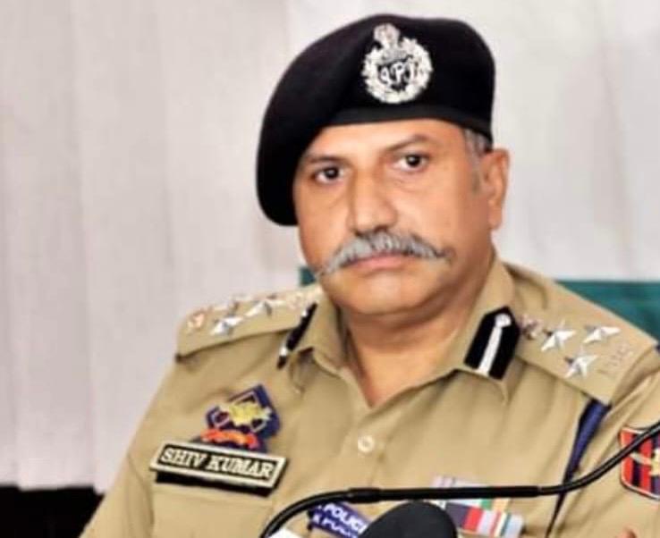 DIG JKS Range  Shiv Kumar conducts Border areas visit 