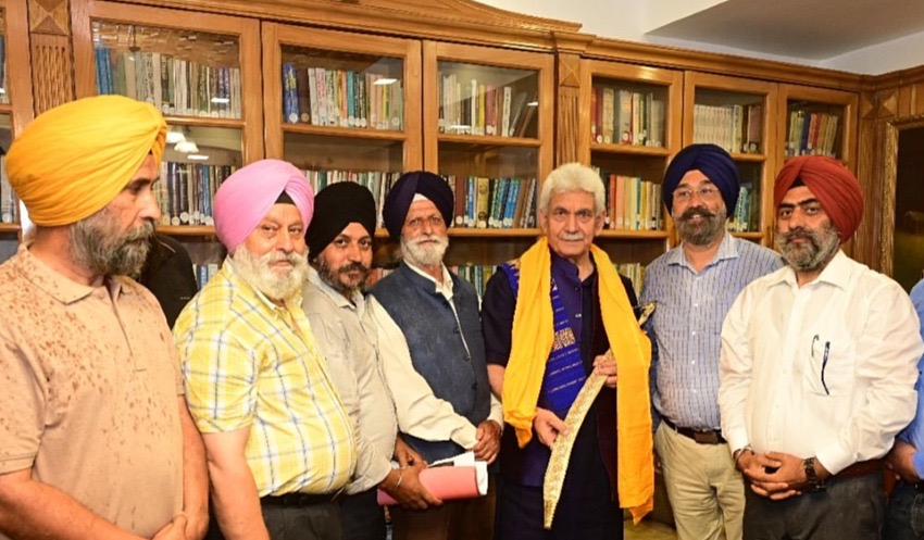 Delegation put forth various issues of Sikh Community  including extension of benefits under SRO 425 to non-migrant Sikh community members