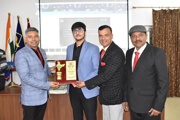 J&K: 17 Years Old gives Cyber Security Lessons to Police Officers 