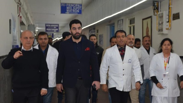 Secretary Health & Medical Education makes surprise inspection at SMGS Hospital 