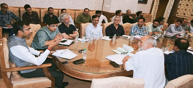 DivCom Kashmir Anshul Garg reviews  physical & financial status of Srinagar Smart City projects 