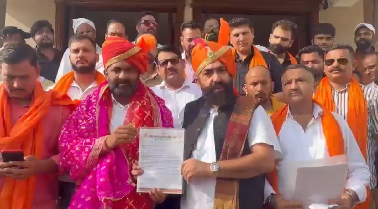 'YRS President Mandeep Singh submits UGC Roll back support letter to Karni Sena President'