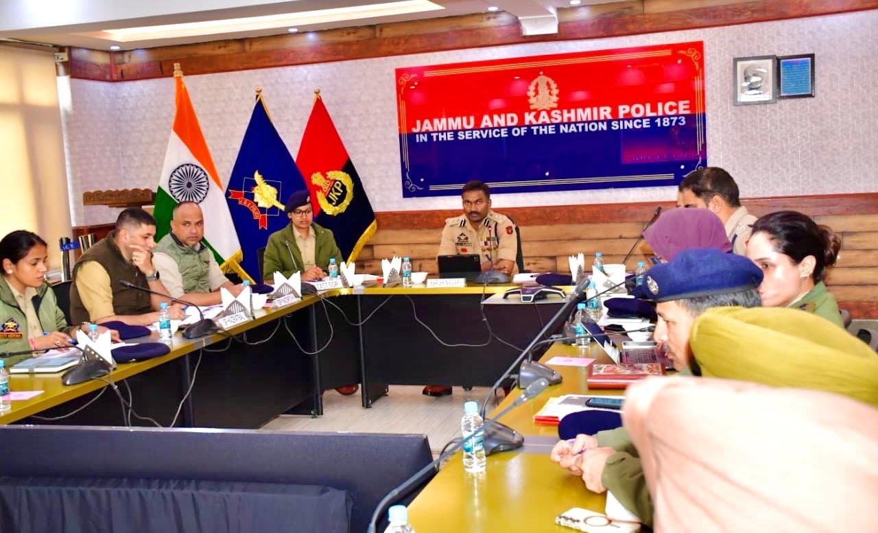 'SSP Srinagar chairs Crime Review Meeting at PCR Kashmir'