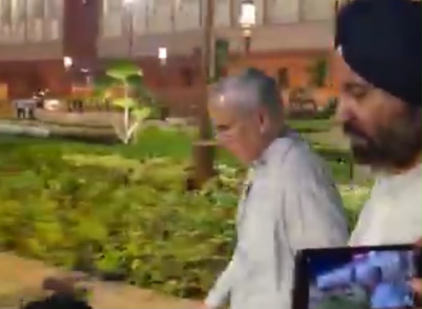 'CM Omar Abdullah , MP Shammi Oberoi visit Parliament together : Opposition MPs meet President '