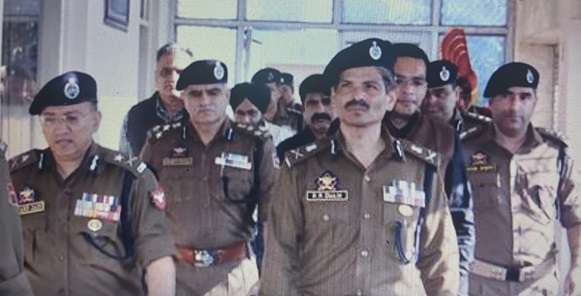DGP J&K asks to fix responsibility up to last man & also give juniors required authority 
