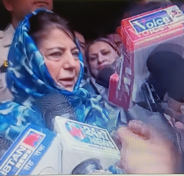 Govt should come forward to rehabilitate displaced families of border areas: Mehbooba Mufti 