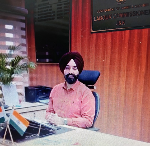 Registration & renewal under J&K Shops & Establishments Act, 1966 to be granted within ONE DAY: LC