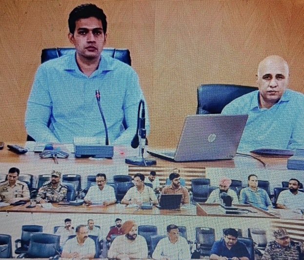 DC Kathua chairs high-level meeting to strategize anti-flood measures 