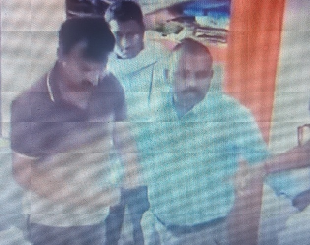 Gonda  Anti-Corruption arrests Gram Panchayat Secretary while accepting a Rs10,000 bribe for issuing a birth certificate