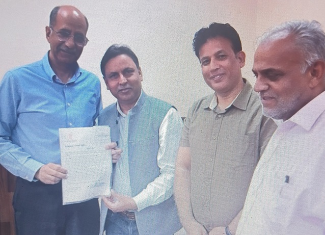 'MLA Kathua urges CM to address issue of Safai karamcharies, inflated power bills '