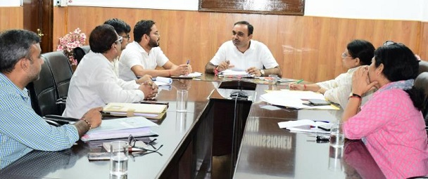 Div Com Jammu reviews land issues of Airport Expansion: Directs to resolve the issues on the allotted land