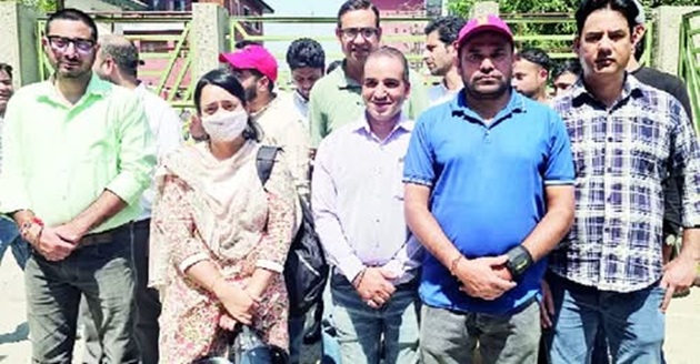 'PM Package employees threatens to go on ahunger strike if Govt fails to hand over completed residential buildings  '