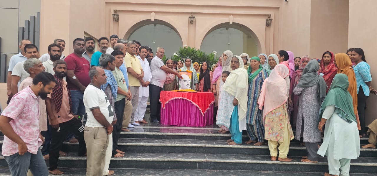 Sukhnandan Choudhary remembers Shyama Prasad Mukherjee by paying floral tribute