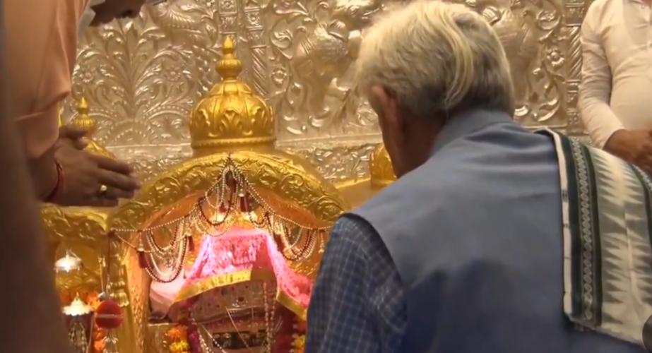LG J&K visits Daati Maa Dev Sthan of Phagetra Biradari