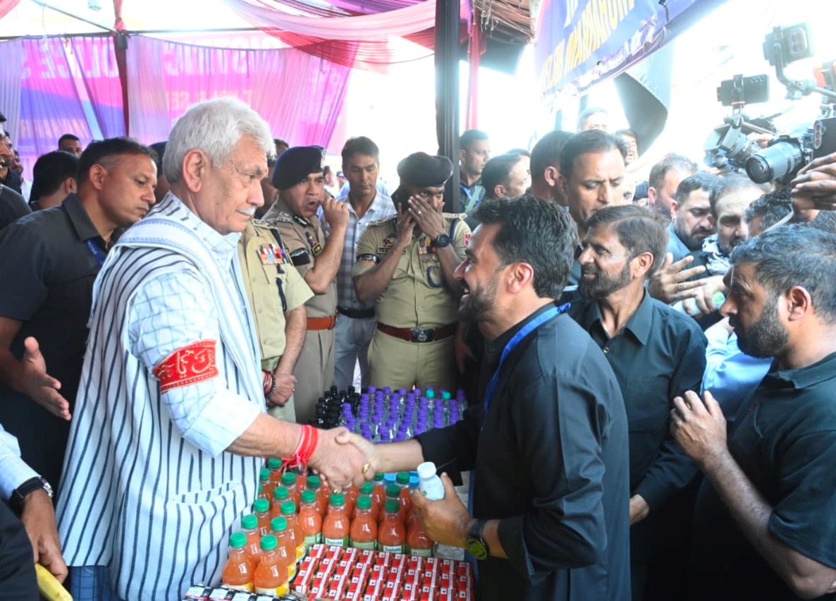 'Lieutenant Governor joins Youm-e-Ashura’s Zuljinah procession at Zadibal in Srinagar '