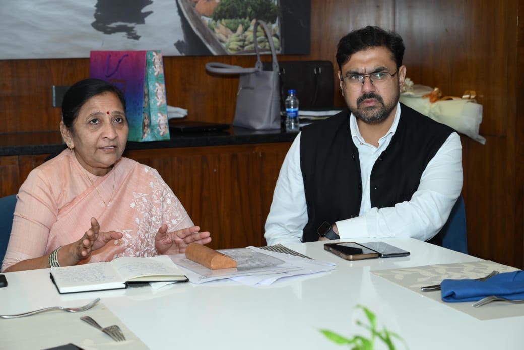 'Satish Sharma meets Union MoS Nimuben Jayantibhai Bambhaniya; Flags issues of J&K'