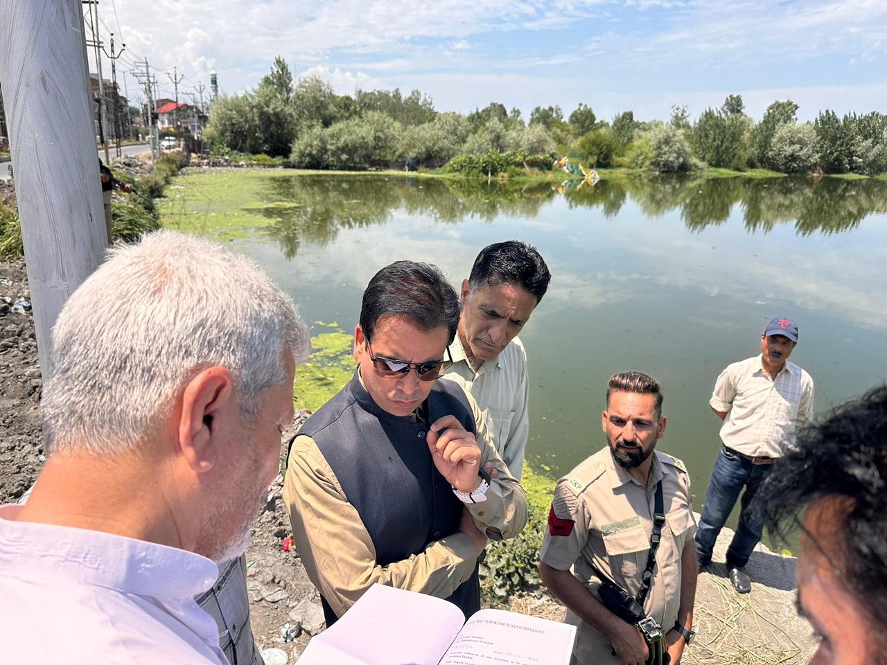MLA Tanvir Sadiq visits Zadibal along with senior Officers 
