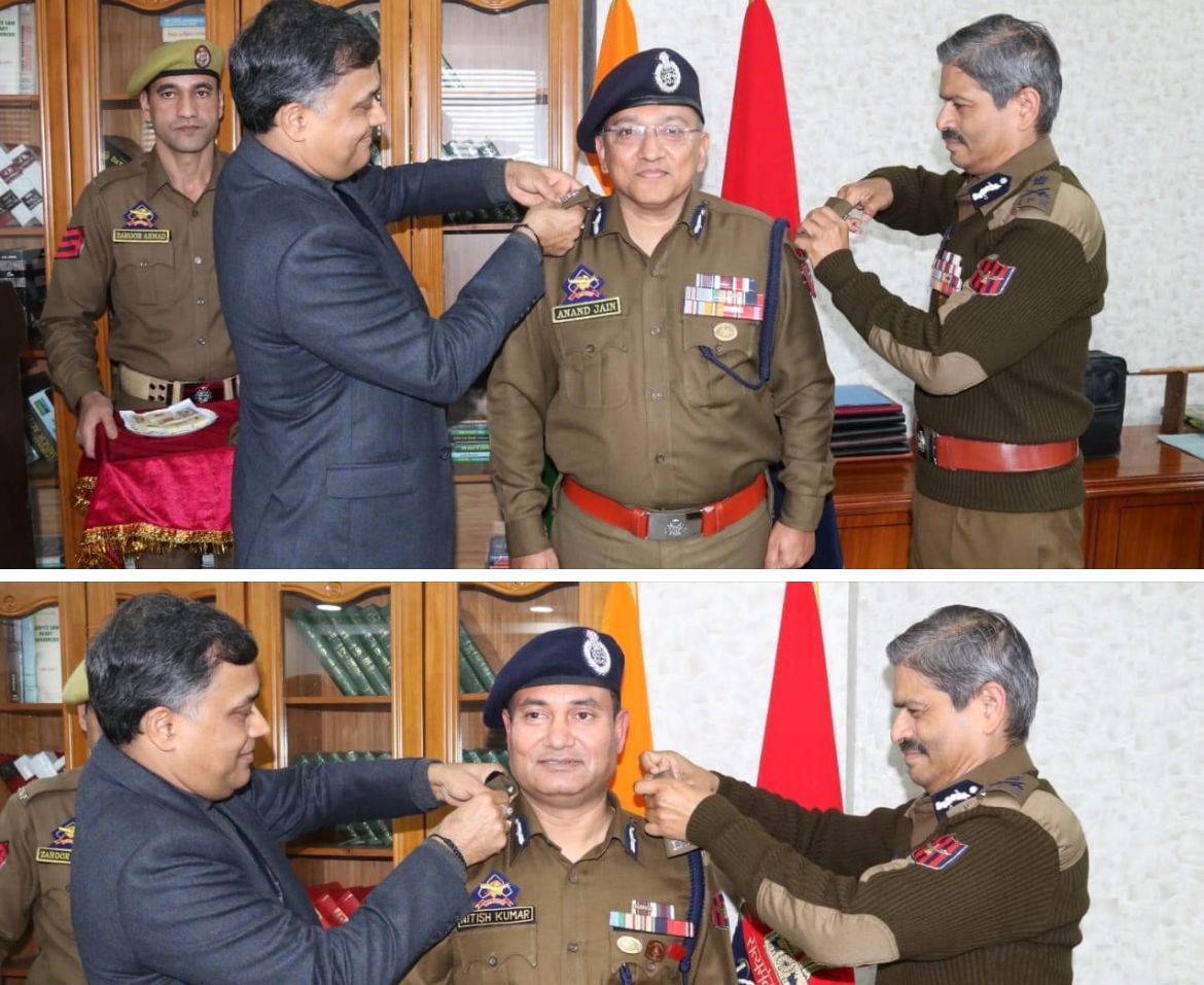 DGP J&K decorates Anand Jain, Nitish Kumar with ADGP rank