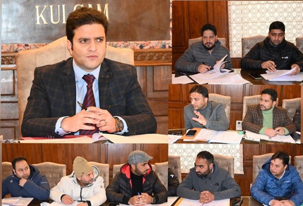 DC Kulgam impresses upon Revenue Officers to focus on quality disposal of grievances