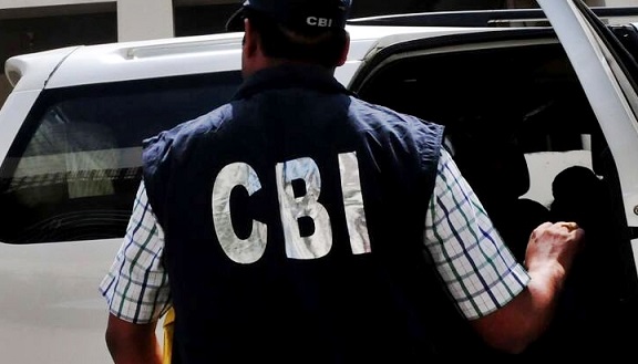 CBI arrests red handed an Income Tax Officer while accepting bribe of Rs. 4.00 lakh