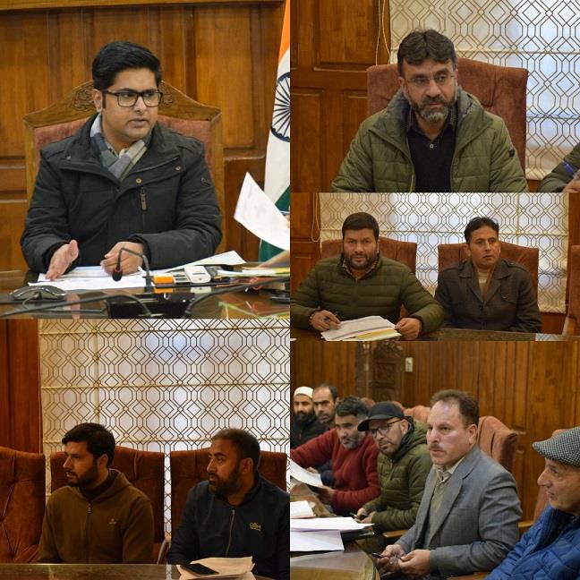 DC Bandipora takes stock of  challenges faced by Executing Agencies