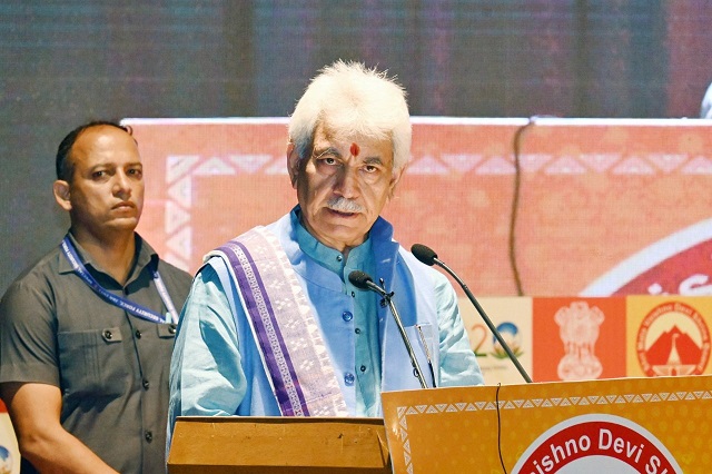 LG Manoj Sinha congratulates for getting GI tag for Basohli Pashmina, Udhampur’s Kaladi 