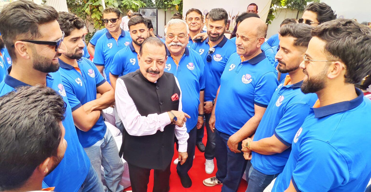 'MoS PMO Dr Jitendra Singh hosts J&K Cricket Team'