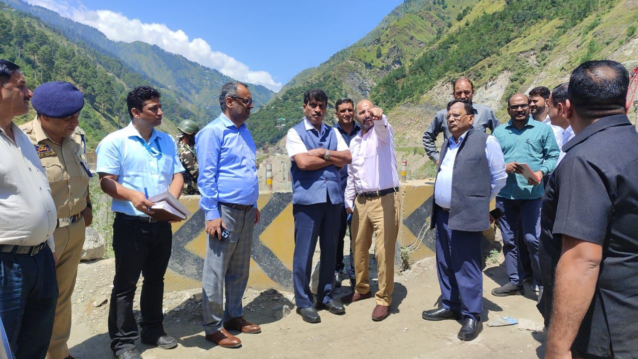 Chief Secretary J&K tours Ramban, inspects NH-44 works