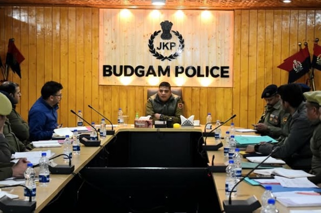 DIG Rajiv Pande lays emphasis on strengthening police public relations through PCPG meetings