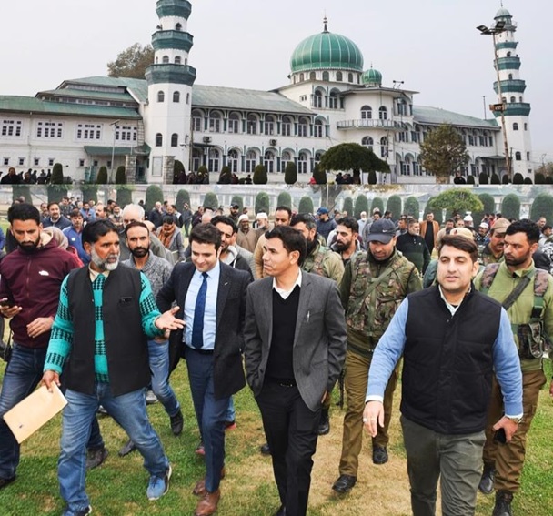 Div Com Kashmir assures youth that sports kits shall be provided 