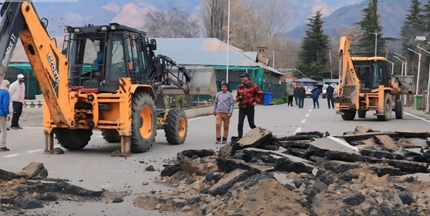 Shahid Saleem cracks down on illegal constructions; issues notices to violators 