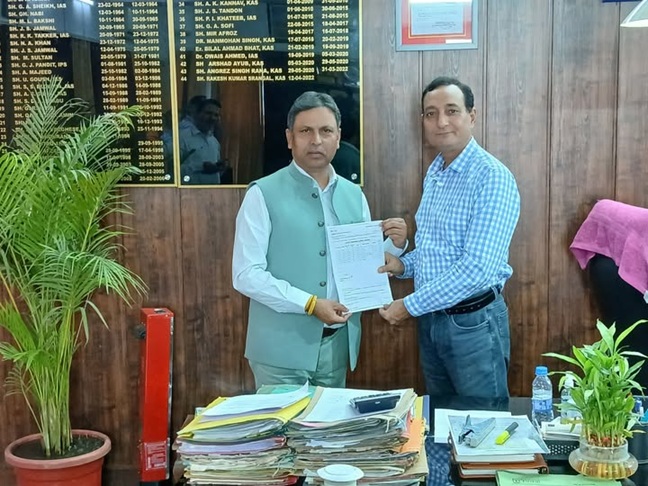 MD, JKSRTC  assures MLA Kathua of making Kathua ISBT operational soon