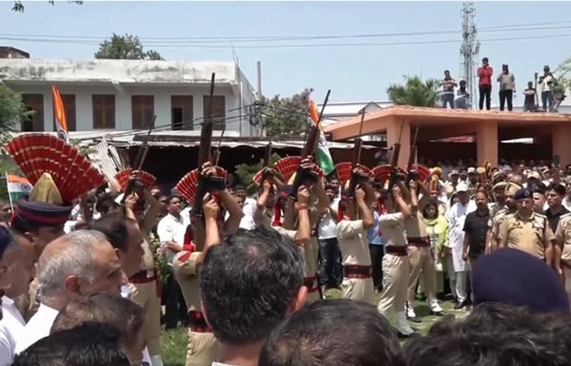 State honours accorded to Raj Kumar Thapa, ADC, who lost his life in Pakistani shelling 
