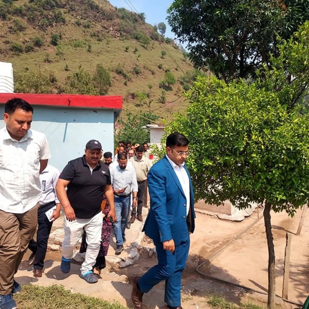DC Rajouri visits shelling affected areas: Assures timely relief for victims, orders doorstep damage Assessment 