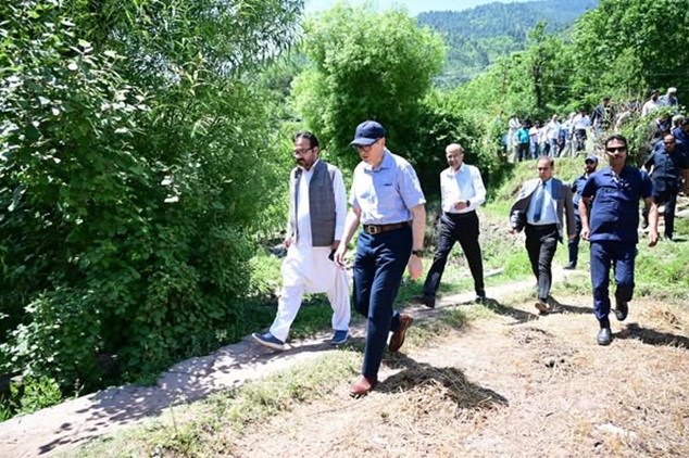 CM Omar Abdullah, Advisor Nasir Wani  visit shelling affected areas of Uri & others