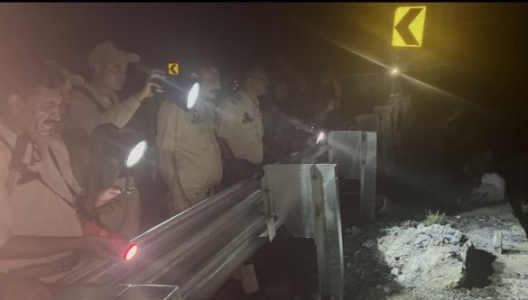 Doda Police saves 08 precious lives in a night long rescue operation in river Chenab