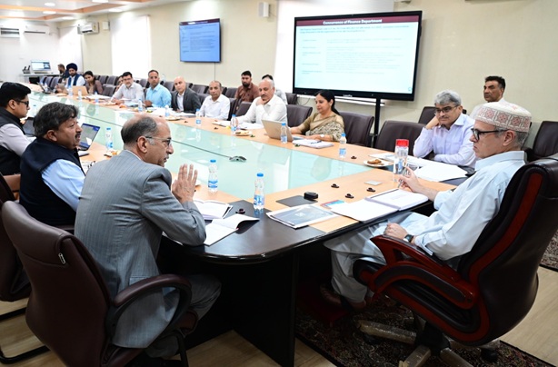 CM Omar Abdullah reviews proposals of Depts under  Housing & Urban Development 