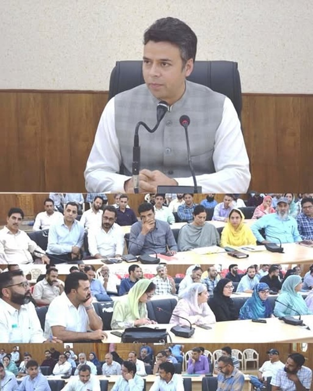 DC Budgam emphasizes improvement in health & prompt redressal of public grievances 