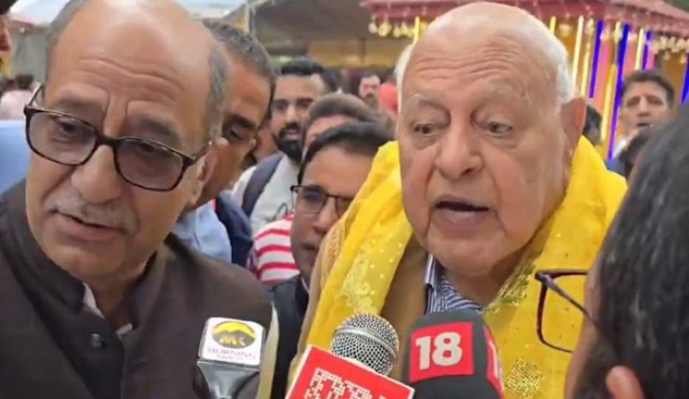 'Dr Farooq Abdullah,Nasir  Sogami welcome devotees at  Mata Kheer Bhawani'