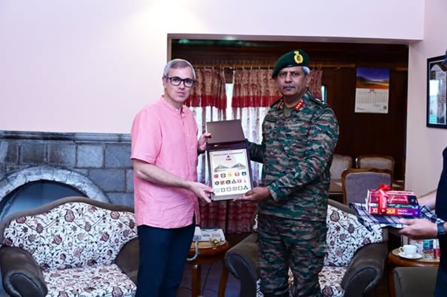 Lt. Gen Raghu Srinivasan, PVSM, VSM, DG Border Roads discusses  BRO Projects with CM, Omar Abdullah